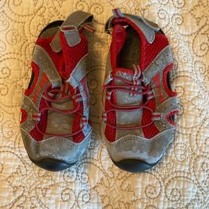 Koloa kids size 9 sandals.